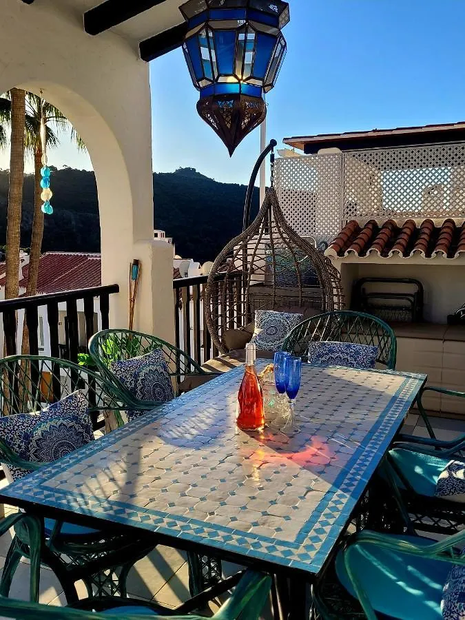 Benahavis Village Penthouse Apartment, 2 Bedrooms, Stunning Views, Swimming Pool !! Apartment